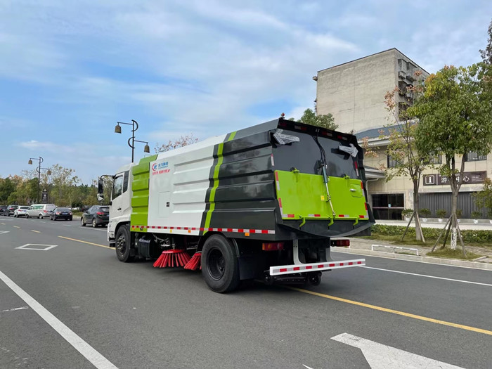 國(guó)六東風(fēng)天錦掃路車-程力洗掃車廠家