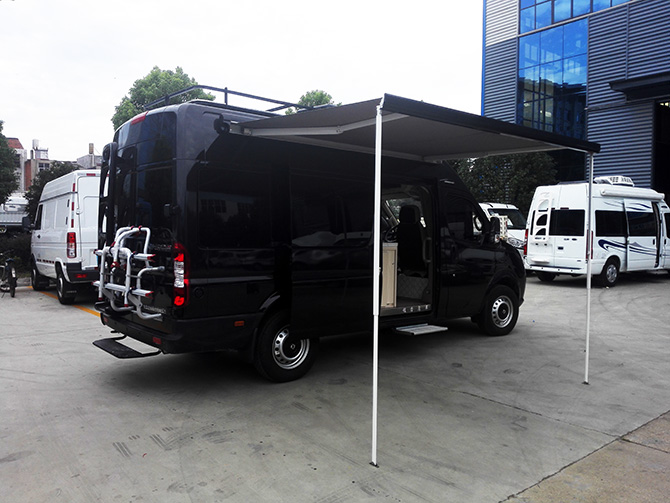 東風(fēng)御風(fēng)長(zhǎng)軸高頂B型房車(chē)